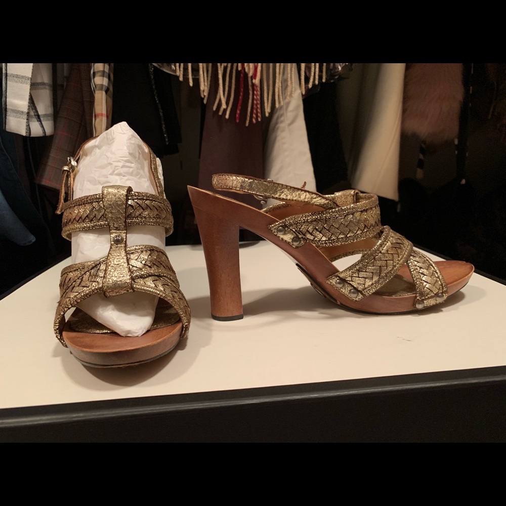 COPY - Gold Wooden Sandals